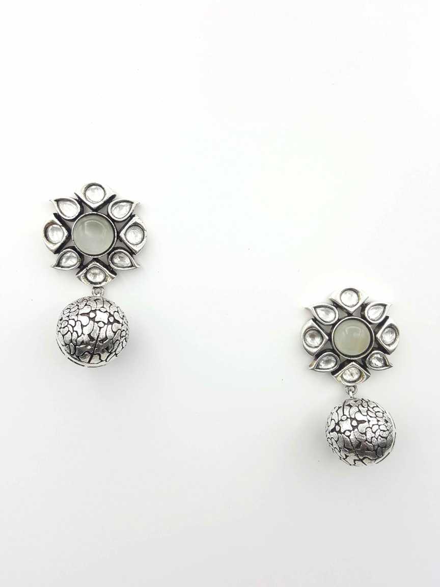 boutique-earring-ERBQ19125WHRH