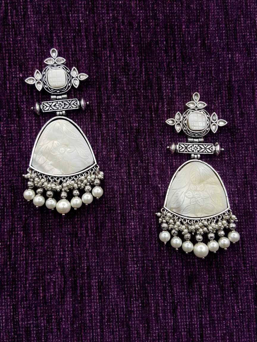 boutique-earring-ERBQ20082WHRH