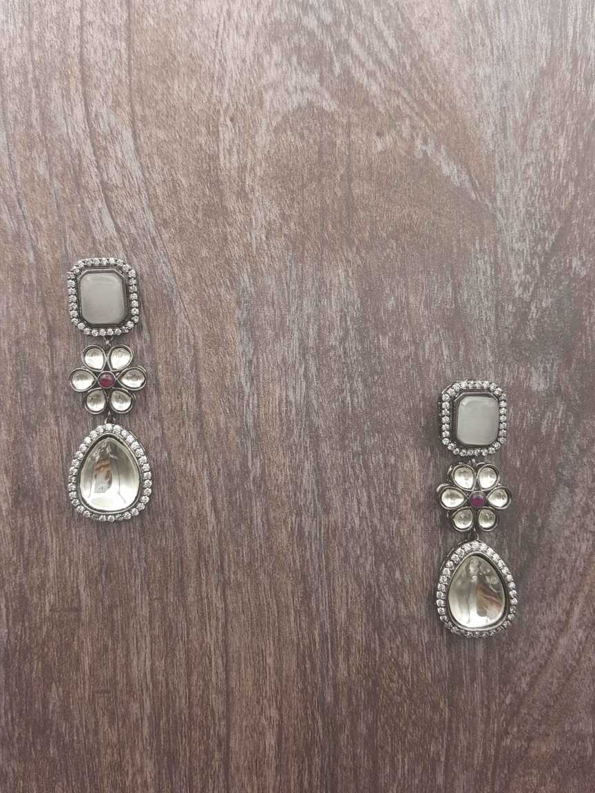 boutique-earring-ERBQ20240WHRNBD