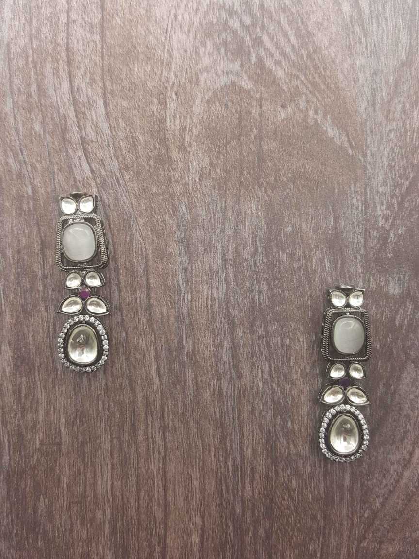 boutique-earring-ERBQ20242WHRNBD