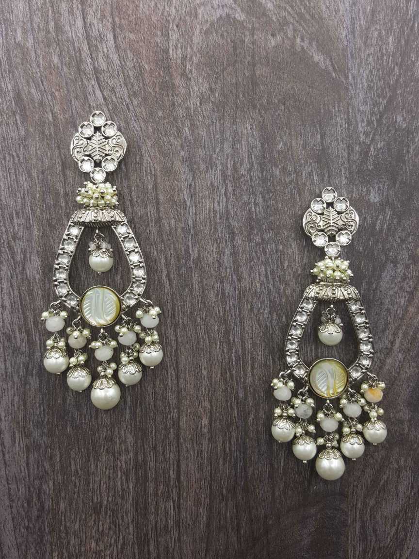 boutique-earring-ERBQ20276WHRH