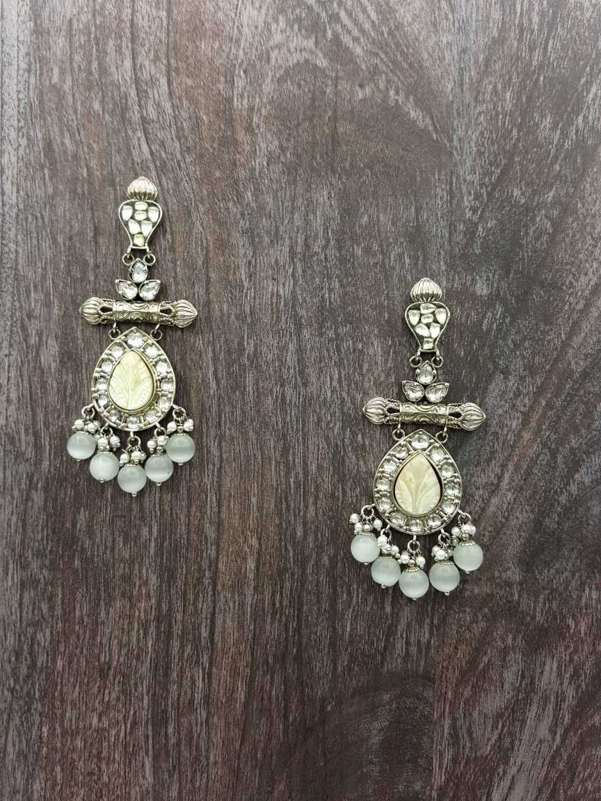 boutique-earring-ERBQ20318WHRH