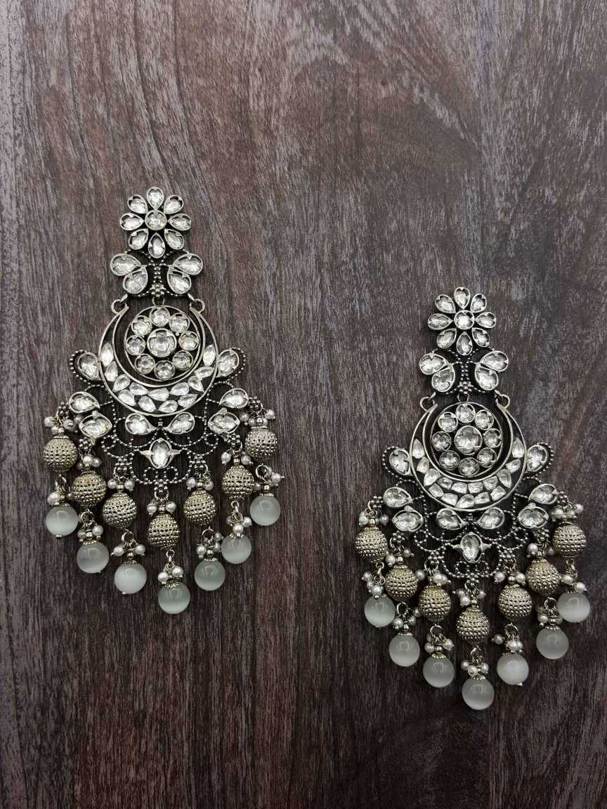 boutique-earring-ERBQ20363WHRH