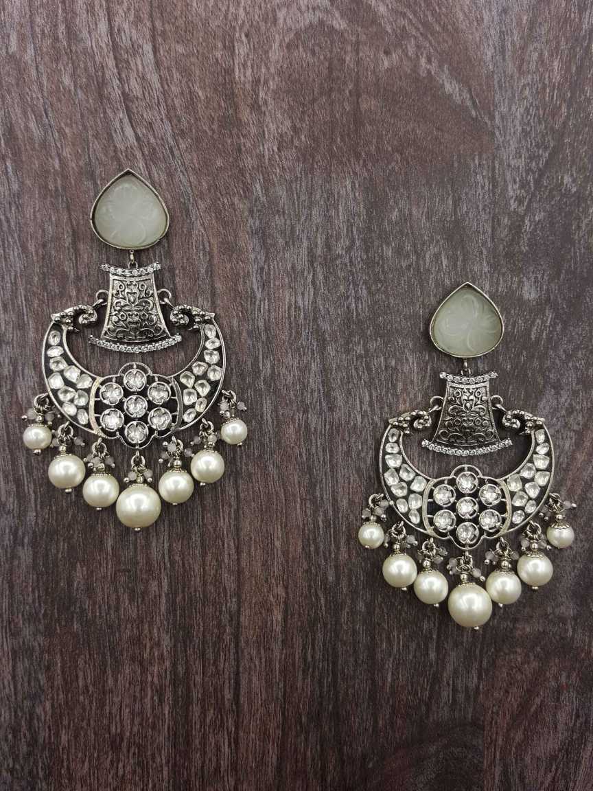 boutique-earring-ERBQ20523WHRH