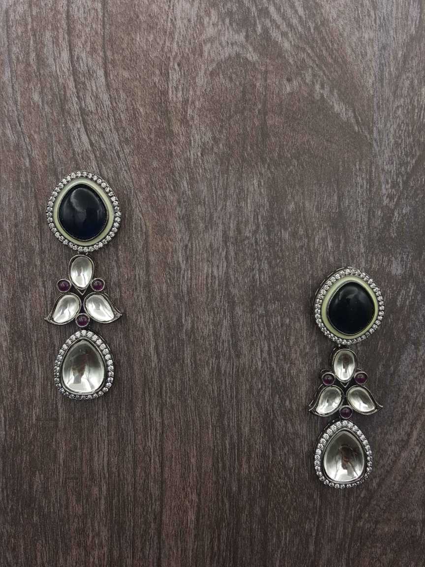 boutique-earring-ERBQ20570BLWHBD