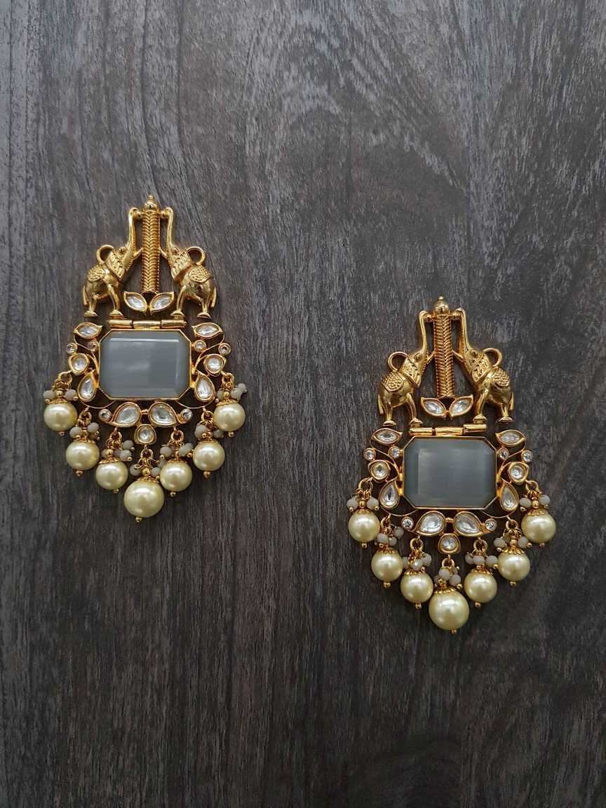 EARRING in BOUTIQUE Style | Design - 20658