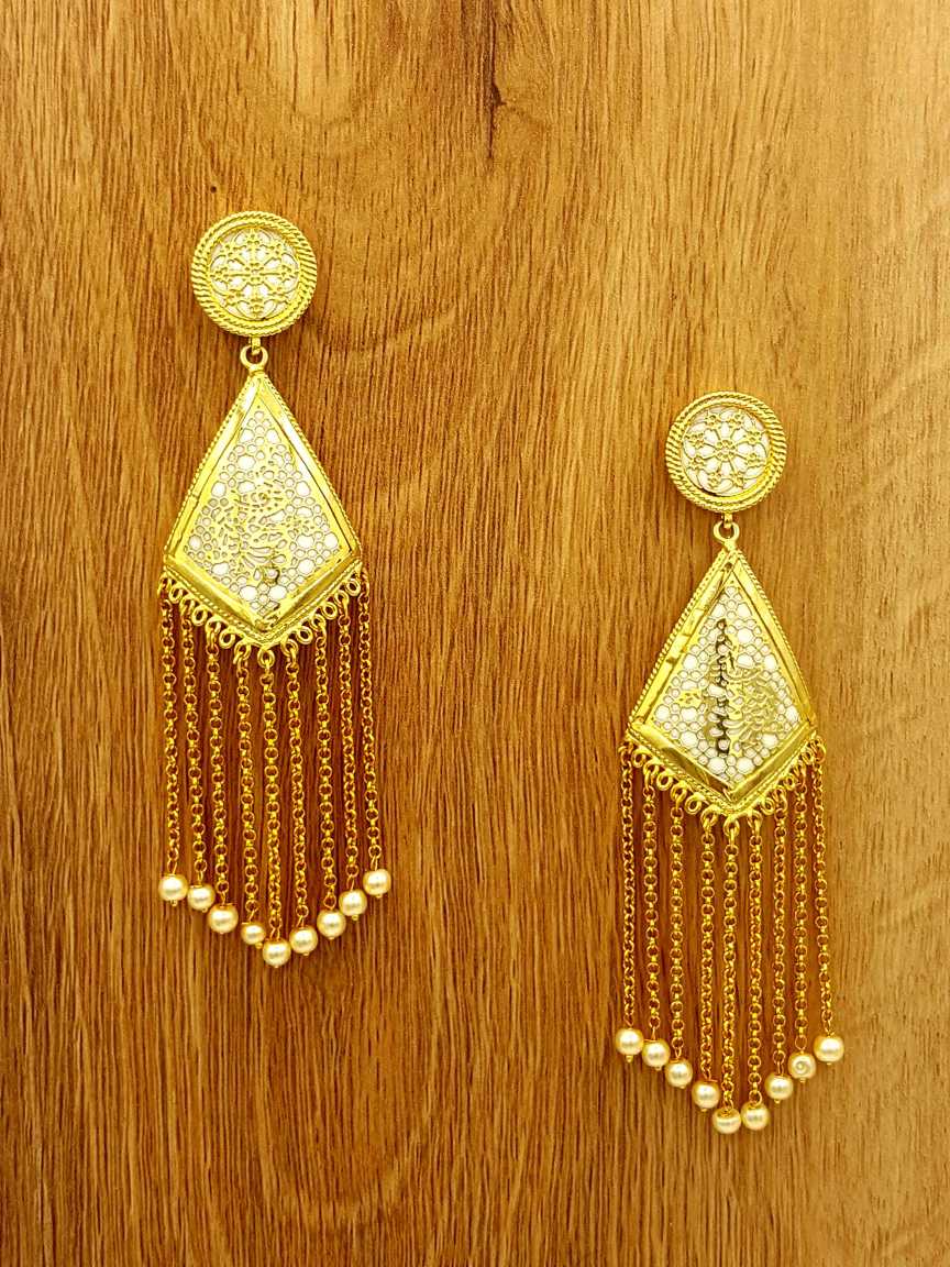 theva-earring-ERTV18807WHHG