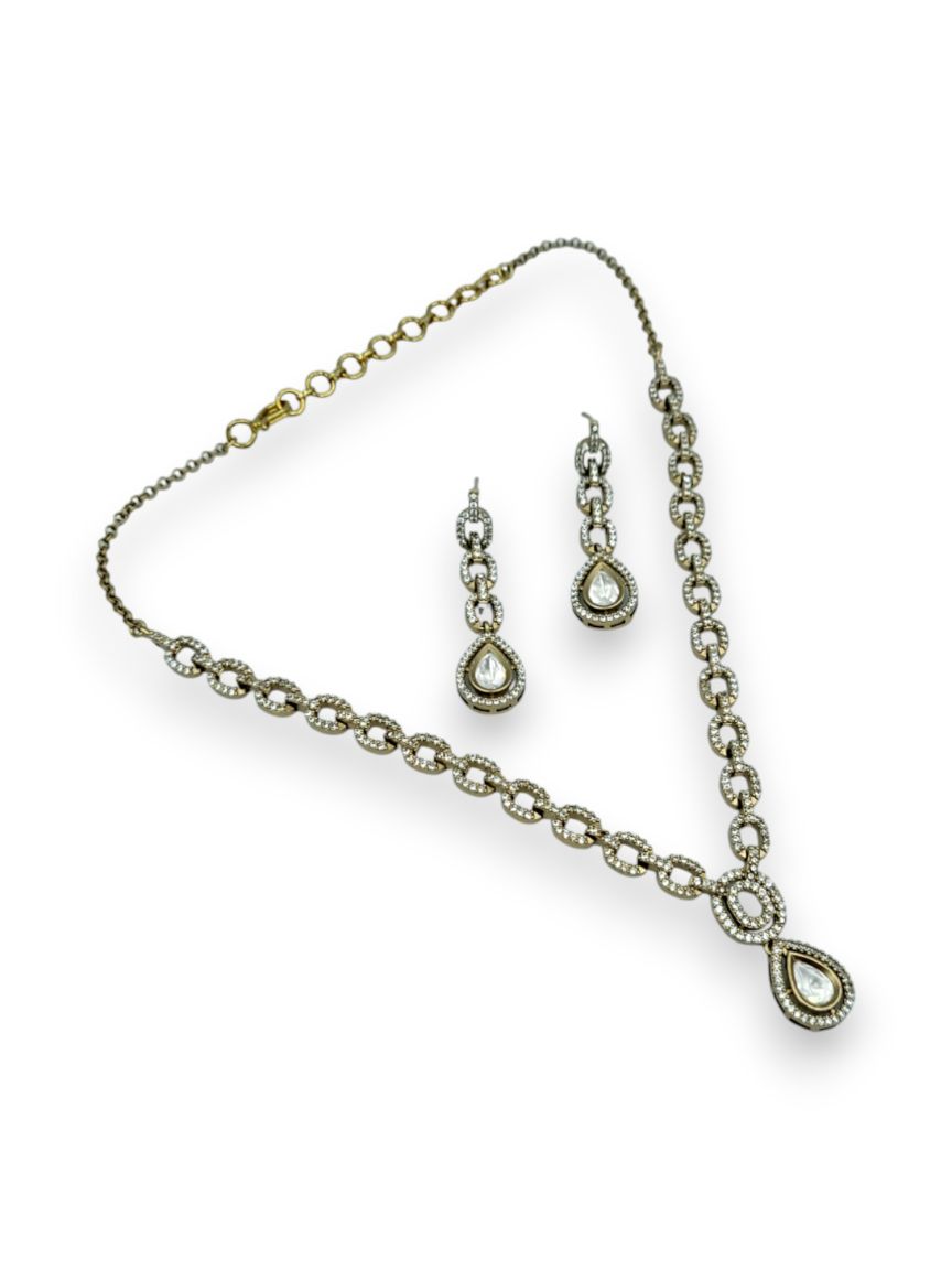 EARRING IN VILANDI KUNDAN STYLE | DESIGN - 24295