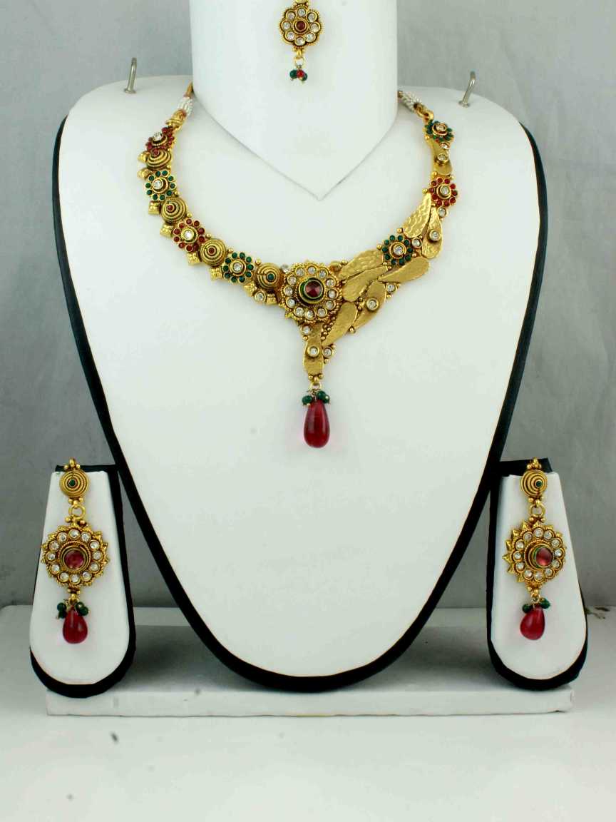 NECKLACE SET WITH MAANG TIKA in CHECKERED POLKI Style | Design - 10691