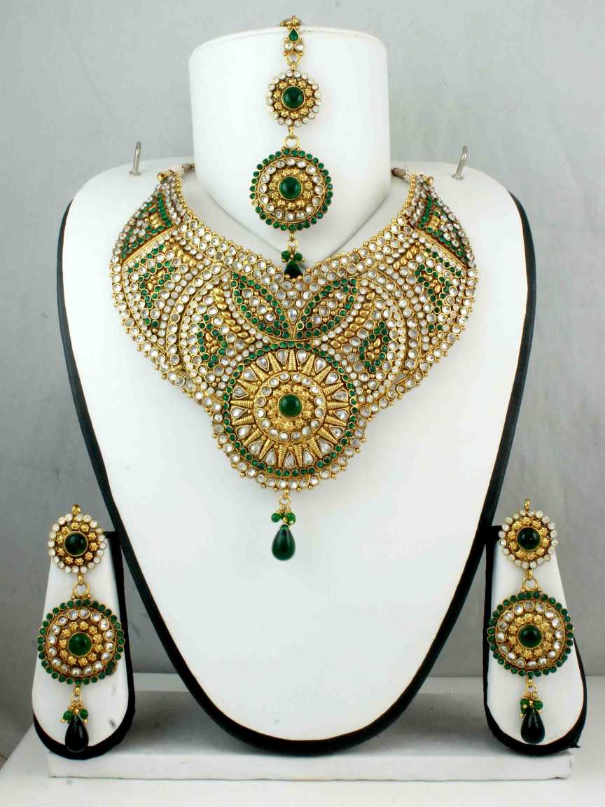 NECKLACE SET WITH MAANG TIKA in CHECKERED POLKI Style | Design - 10710