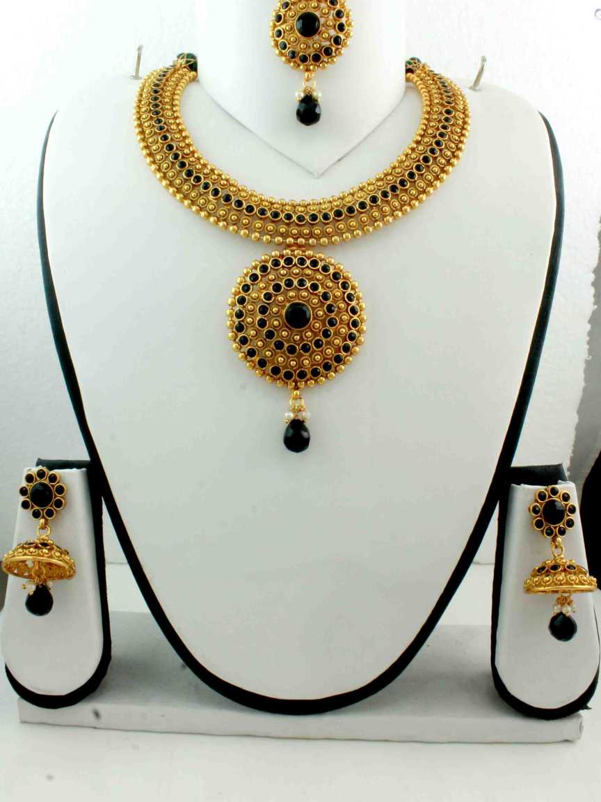 NECKLACE SET WITH MAANG TIKA in CHECKERED POLKI Style | Design - 10733