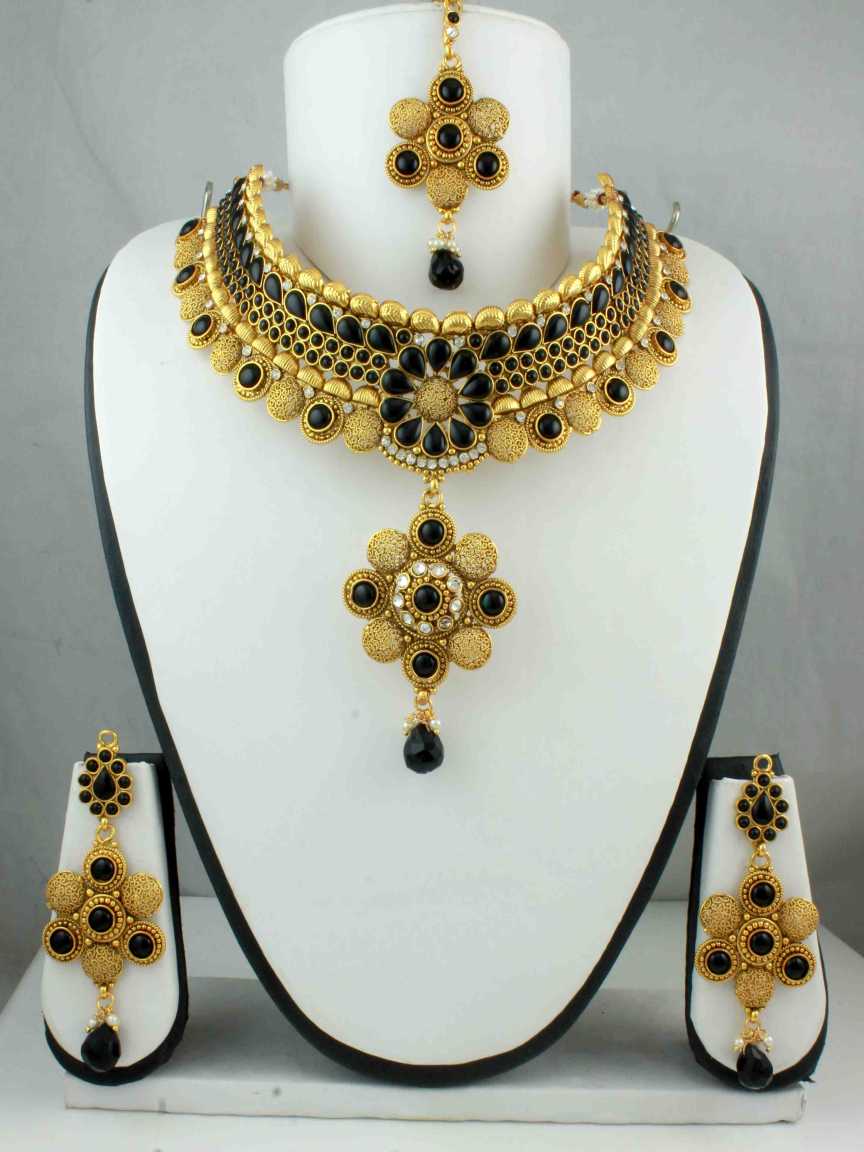 NECKLACE SET WITH MAANG TIKA in CHECKERED POLKI Style | Design - 10783