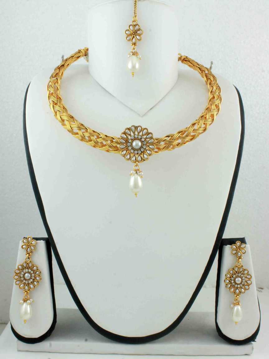 NECKLACE SET WITH MAANG TIKA in CHECKERED POLKI Style | Design - 10794