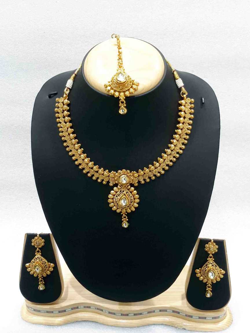 NECKLACE SET WITH MAANG TIKA in CHECKERED POLKI Style | Design - 15797