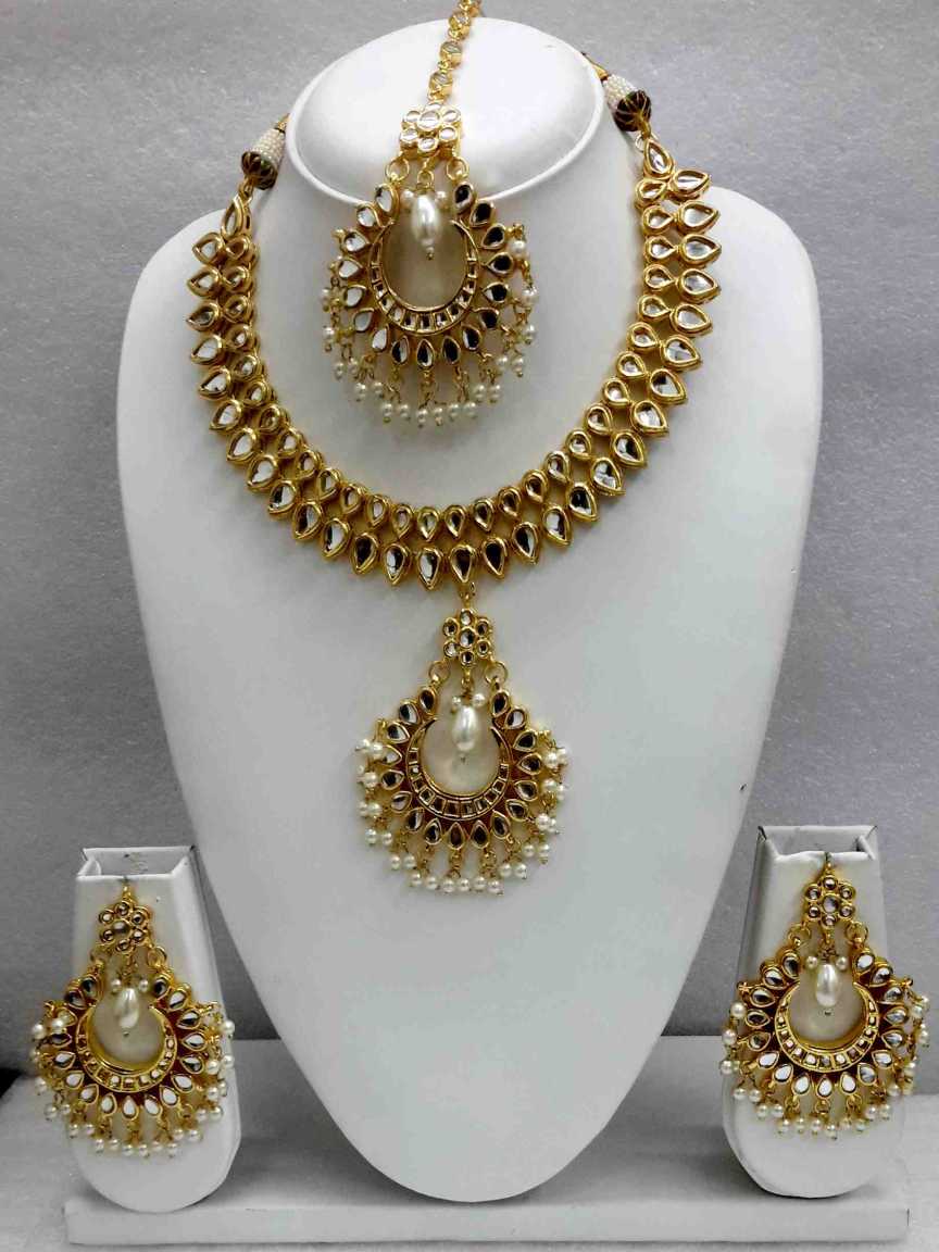 NECKLACE SET WITH MAANG TIKA in JADAU KUNDAN Style | Design - 13752