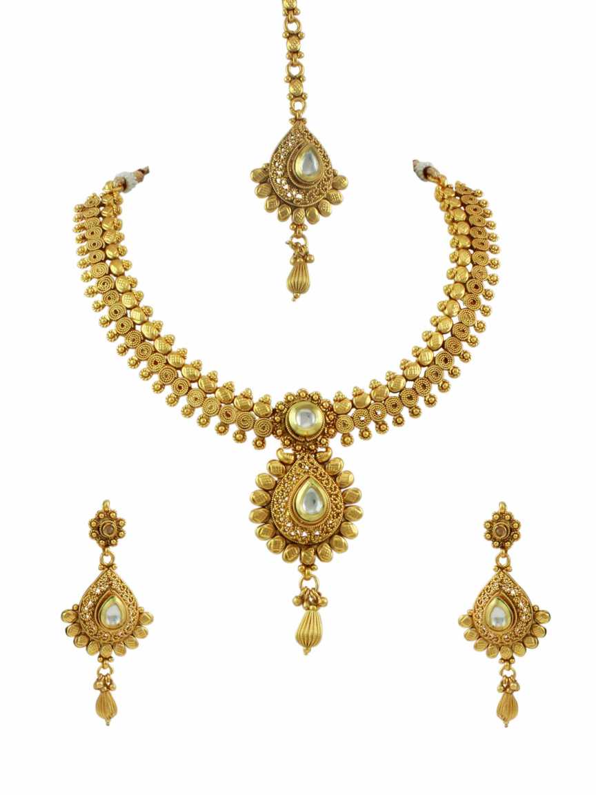 NECKLACE SET WITH MAANG TIKA in GOLD Style | Design - 10774