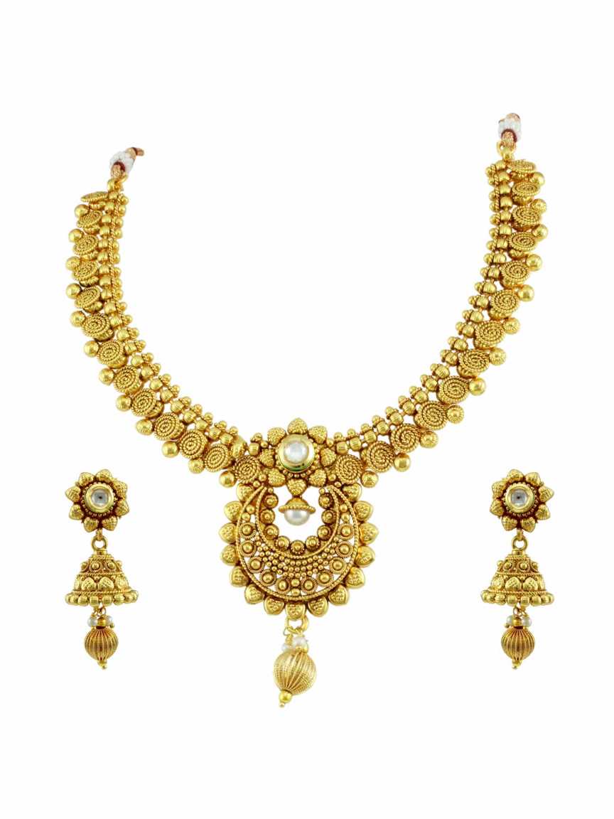 NECKLACE SET WITH MAANG TIKA in GOLD Style | Design - 10776