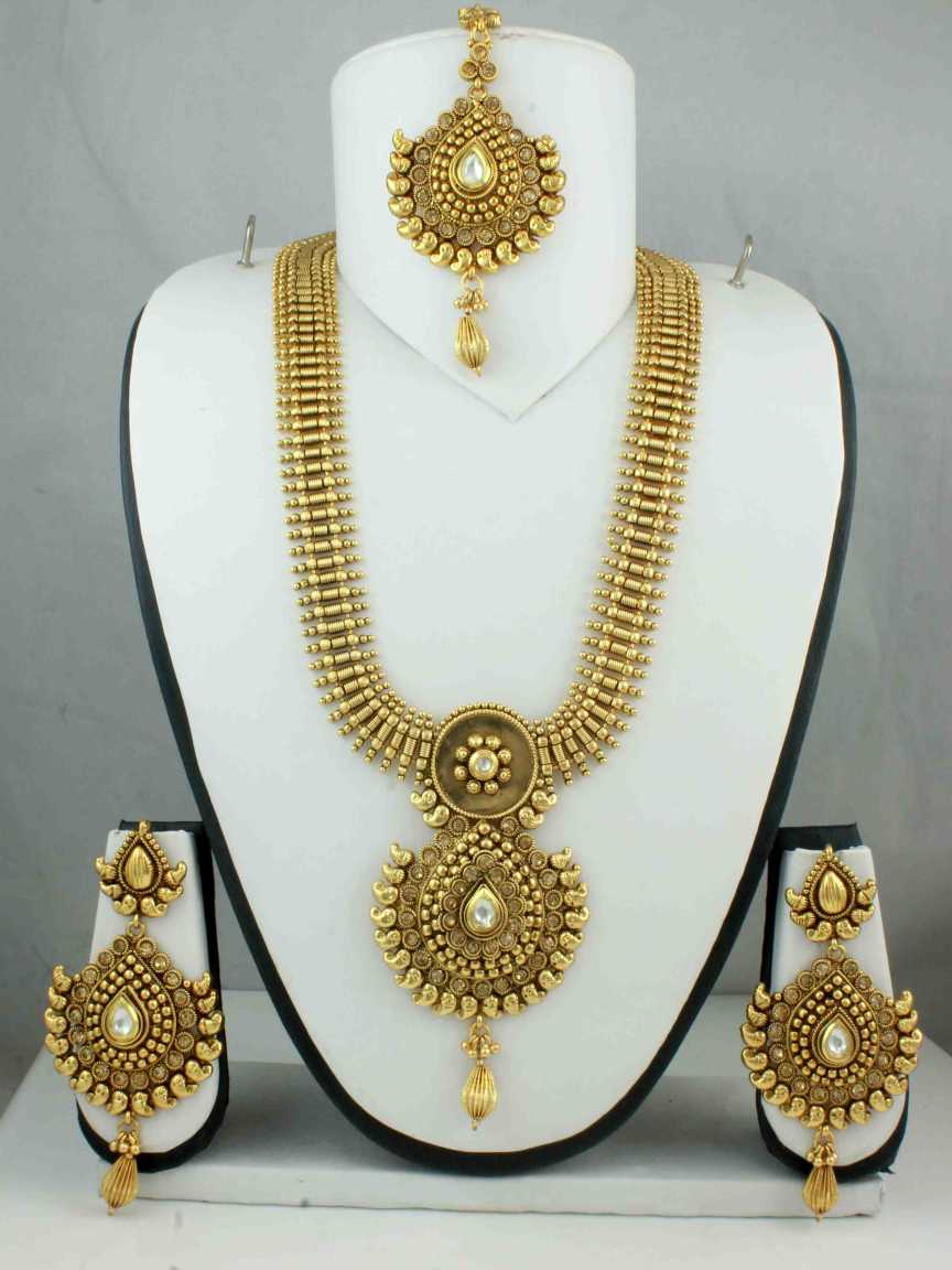 NECKLACE SET WITH MAANG TIKA in GOLD Style | Design - 10778