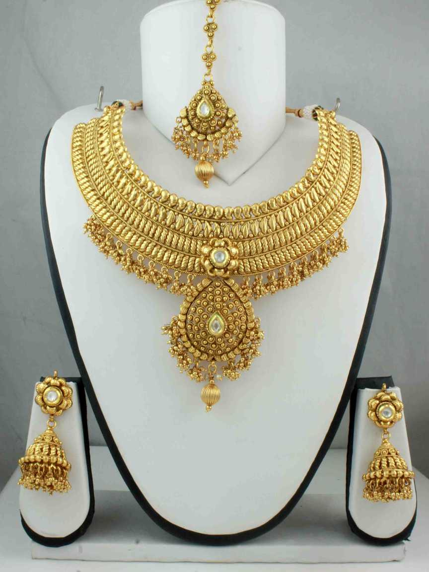 NECKLACE SET WITH MAANG TIKA in GOLD Style | Design - 10779