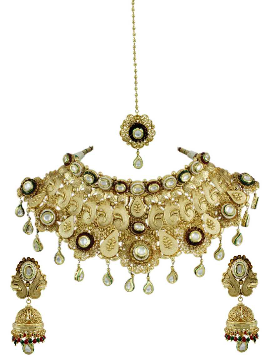 NECKLACE SET WITH MAANG TIKA in GOLD Style | Design - 10847