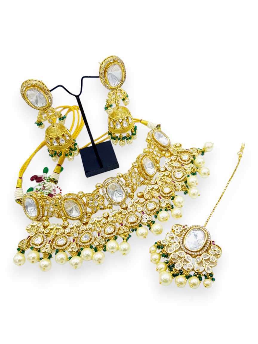 NECKLACE SET WITH MAANG TIKA IN VILANDI KUNDAN STYLE | DESIGN - 21350