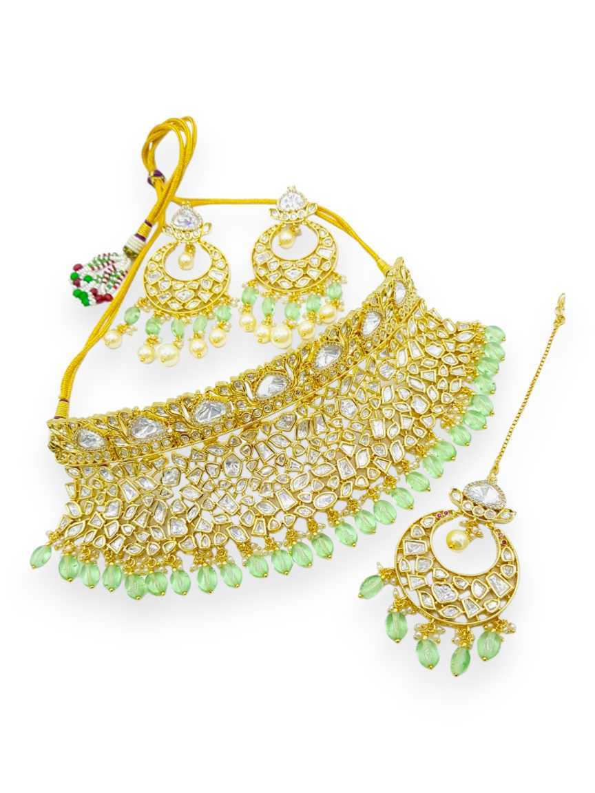 NECKLACE SET WITH MAANG TIKA in VILANDI KUNDAN Style | Design - 21557