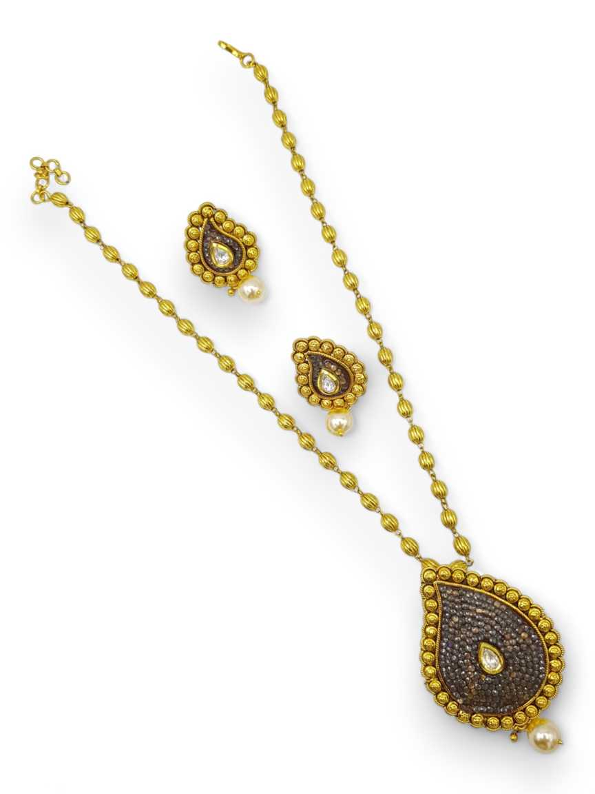 PENDANT SET WITH CHAIN IN CHECKERED POLKI STYLE | DESIGN - 10832