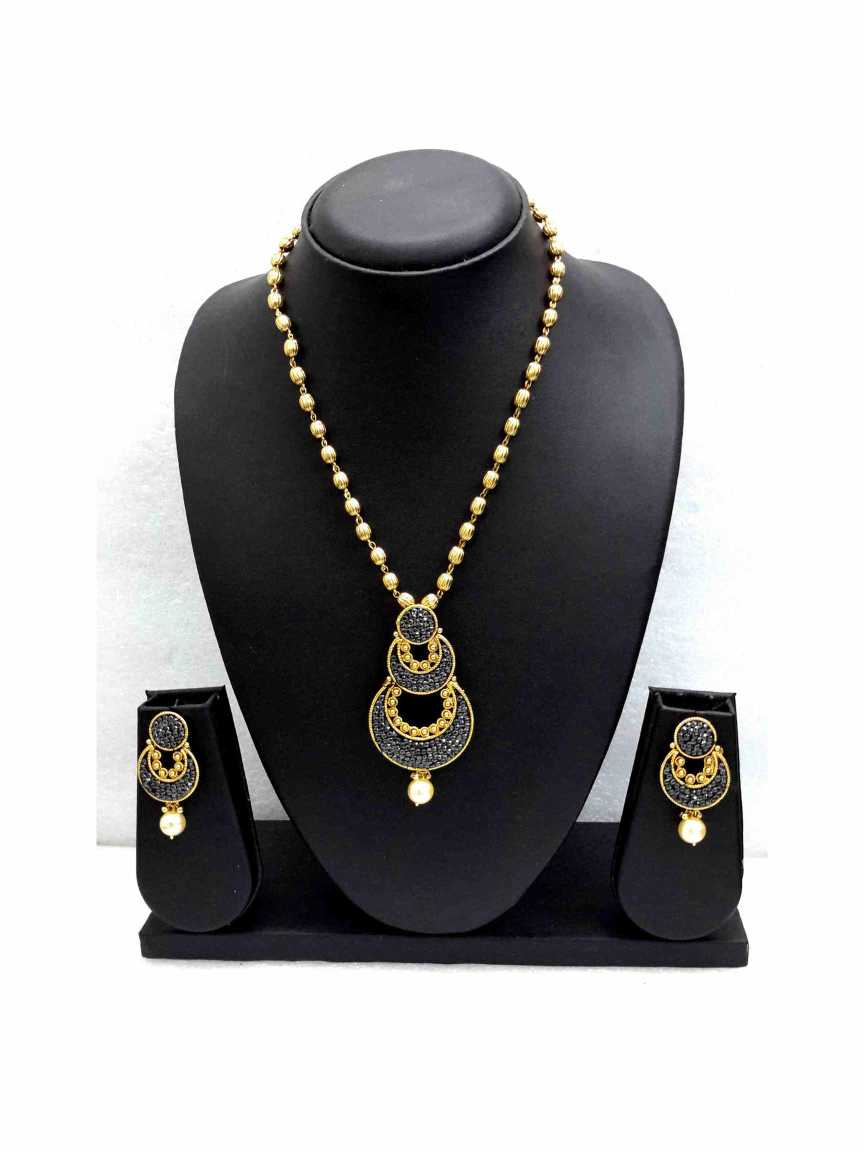 PENDANT SET WITH CHAIN in CHECKERED POLKI Style | Design - 13691