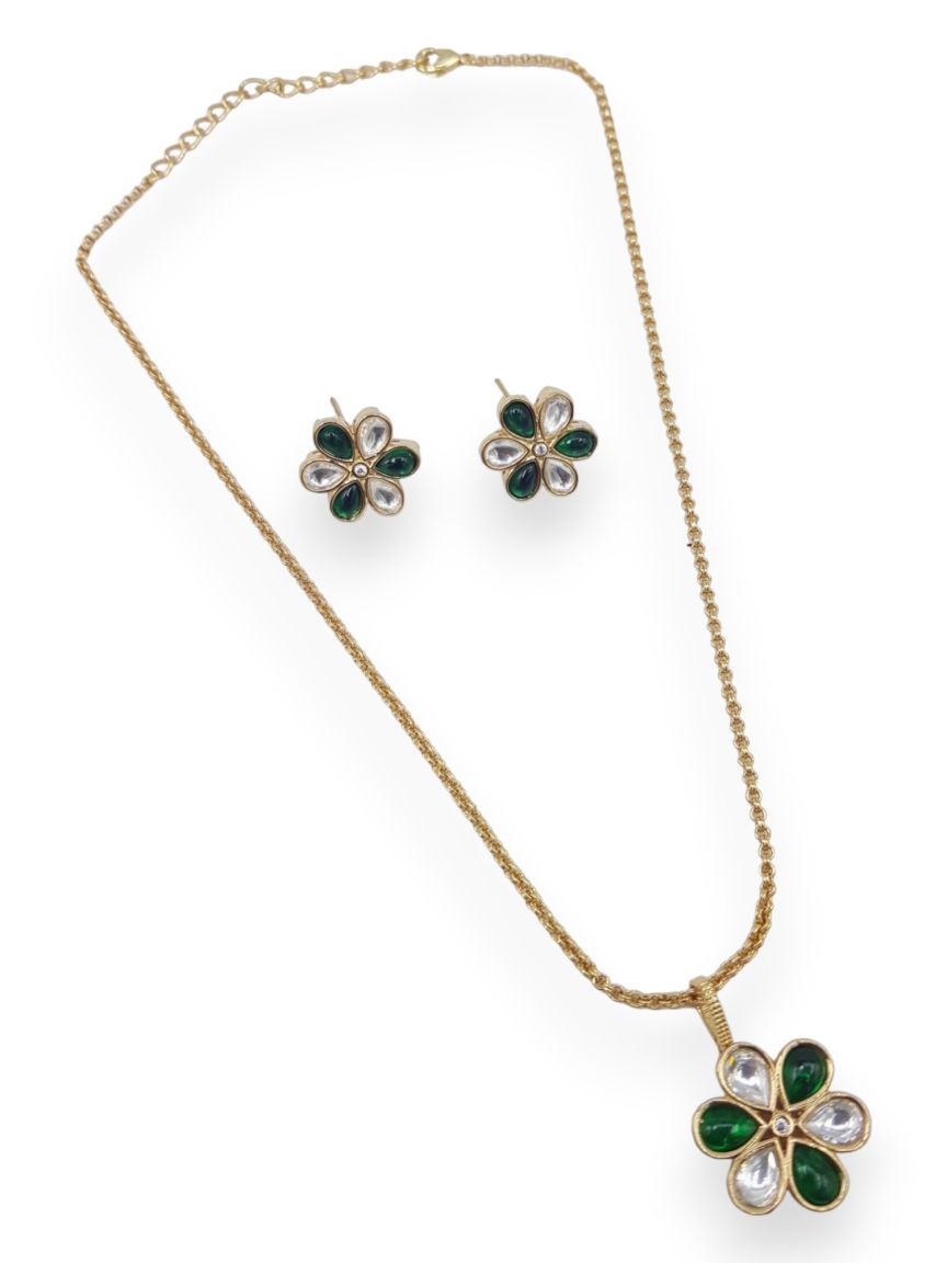 PENDANT SET WITH CHAIN IN VILANDI KUNDAN STYLE | DESIGN - 23412