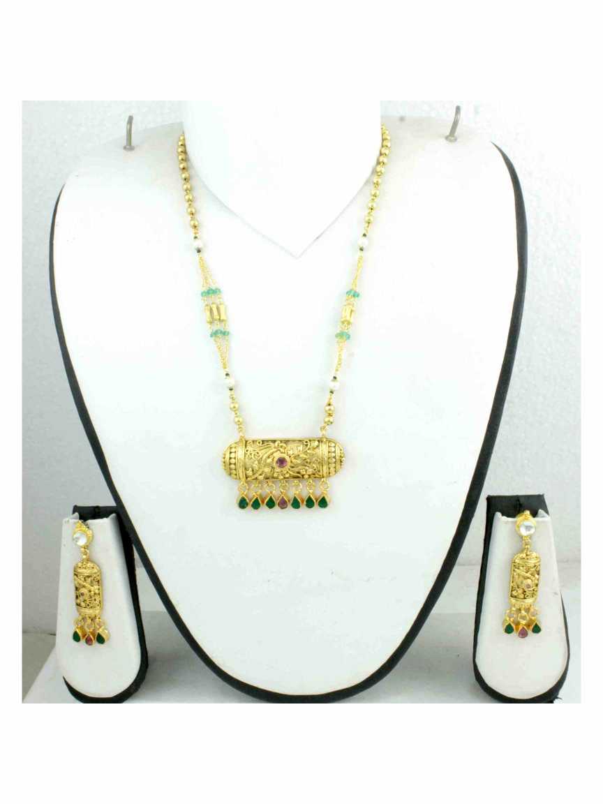 LONG NECKLACE SET WITH PENDANT in JADAU KUNDAN Style | Design - 12841