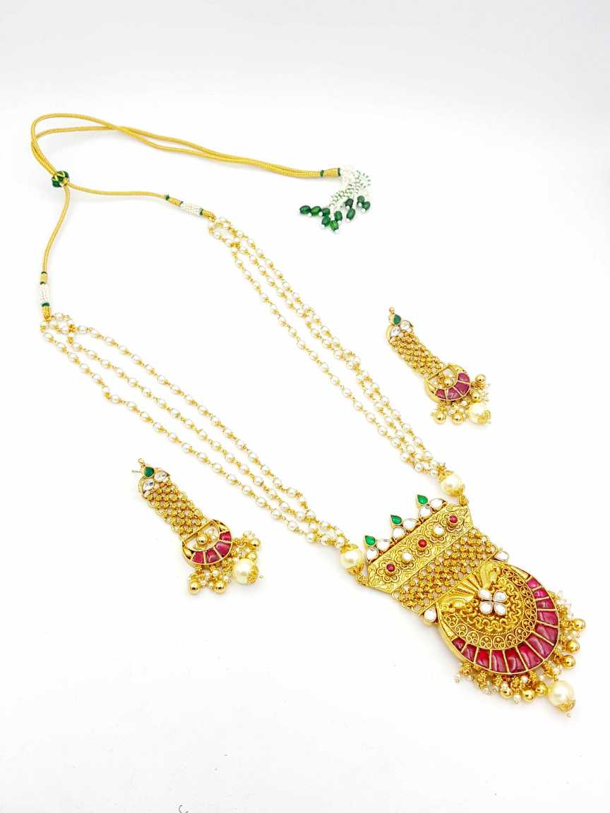 LONG NECKLACE SET WITH PENDANT in JADAU KUNDAN Style | Design - 18341