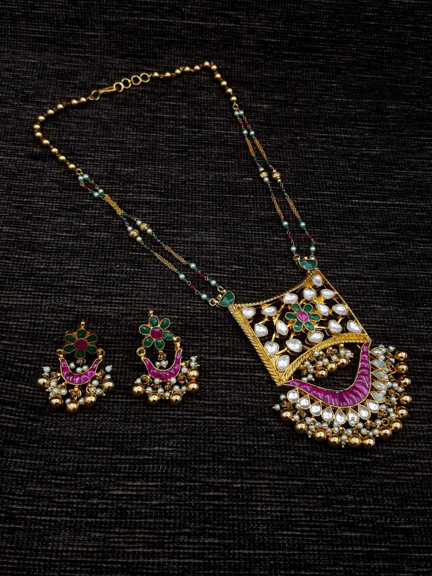LONG NECKLACE SET WITH PENDANT in JADAU KUNDAN Style | Design - 20493