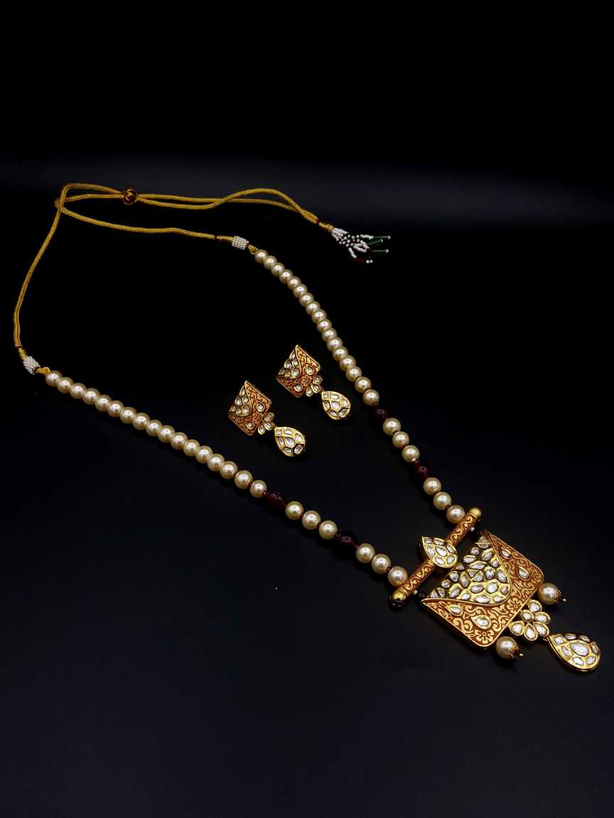 LONG NECKLACE SET WITH PENDANT in VILANDI KUNDAN Style | Design - 19186