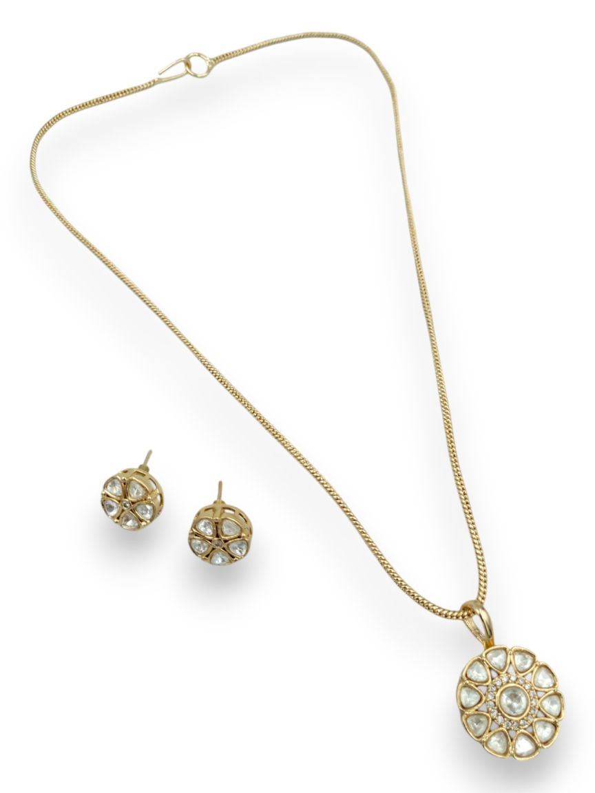 CHAIN PENDANT IN VILANDI KUNDAN STYLE | DESIGN - 24073