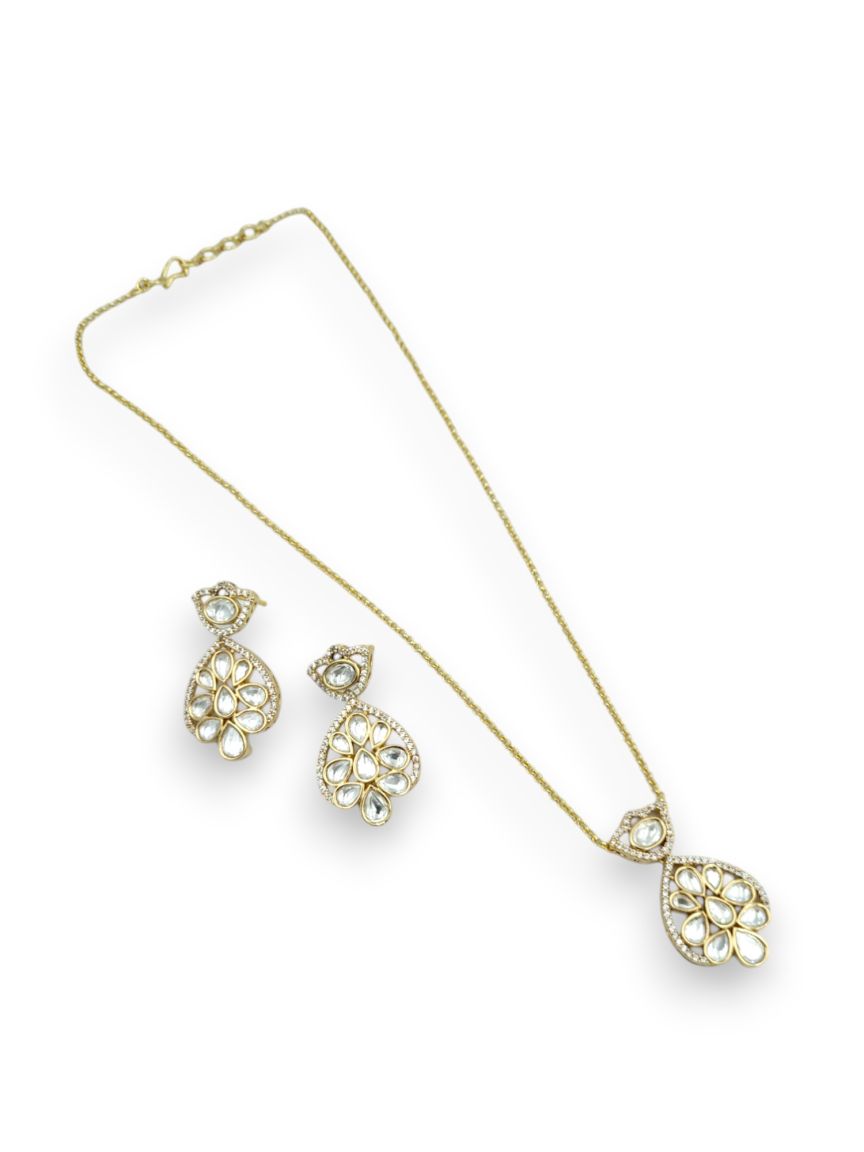 CHAIN PENDANT IN VILANDI KUNDAN STYLE | DESIGN - 24113